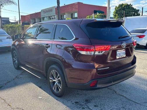 Ooh La La Rouge Mica 2018 Toyota Highlander LE V6 FWD (Natl)