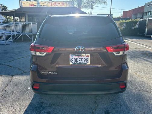 Ooh La La Rouge Mica 2018 Toyota Highlander LE V6 FWD (Natl)