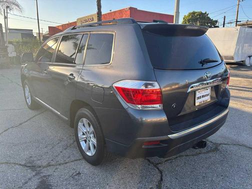2012 Toyota Highlander SE