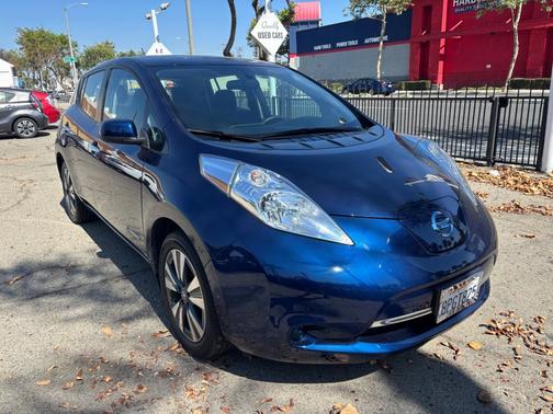 Deep Blue Pearl 2017 Nissan Leaf SV Hatchback