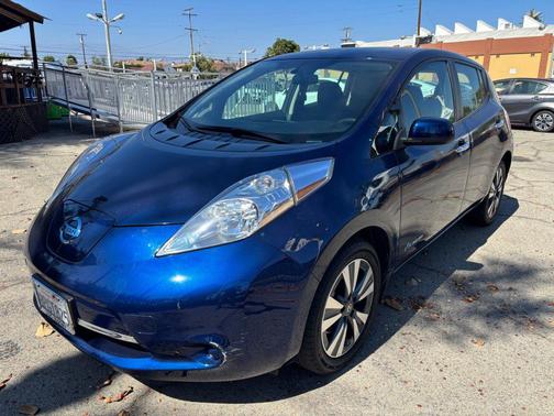 Deep Blue Pearl 2017 Nissan Leaf SV Hatchback