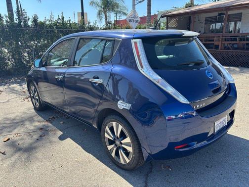 Deep Blue Pearl 2017 Nissan Leaf SV Hatchback