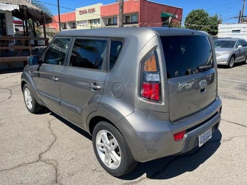 Titanium 2011 Kia Soul 5dr Wgn