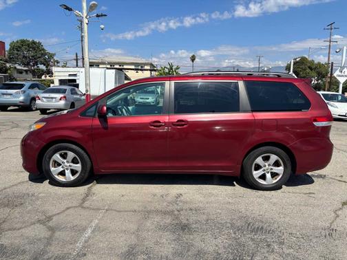 2012 Toyota Sienna 5dr 8-Pass Van V6 LE AAS FWD (Natl)
