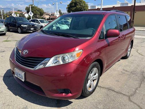 2012 Toyota Sienna LE