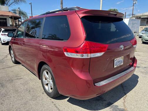 2012 Toyota Sienna 5dr 8-Pass Van V6 LE AAS FWD (Natl)
