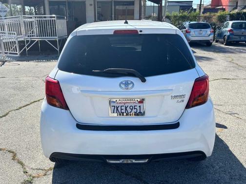 Super White 2015 Toyota Yaris 5dr Liftback Auto L (Natl)