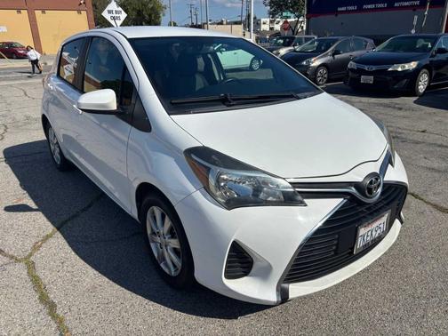 Super White 2015 Toyota Yaris 5dr Liftback Auto L (Natl)