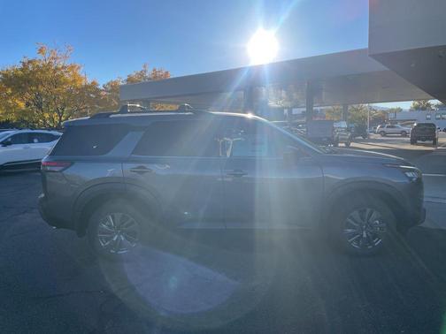 2025 Nissan Pathfinder SV 4WD