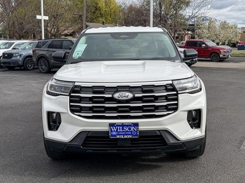 Star White Metallic Tri-Coat 2026 Ford Explorer Active