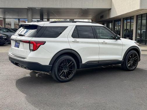 Star White Metallic Tri-Coat 2026 Ford Explorer Active