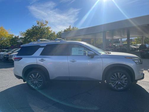 2025 Nissan Pathfinder SL 4WD