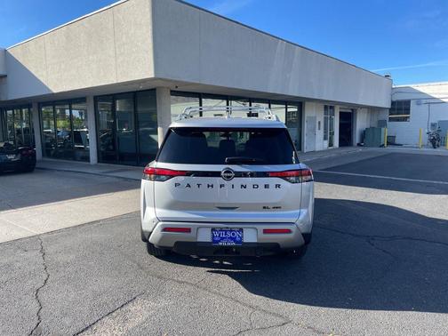 2025 Nissan Pathfinder SL 4WD