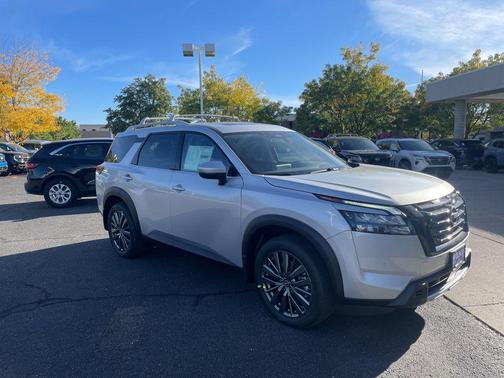 2025 Nissan Pathfinder SL 4WD