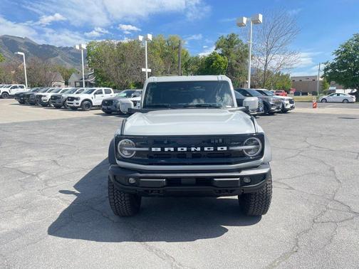 Avalanche Gray 2026 Ford Bronco Outer Banks