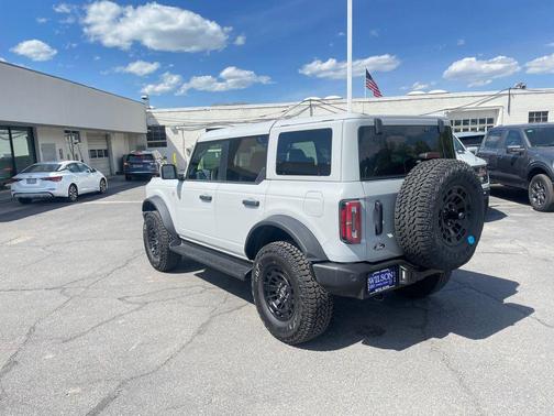 Avalanche Gray 2026 Ford Bronco Outer Banks