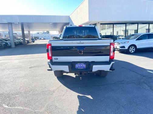Avalanche 2026 Ford F-350 Platinum