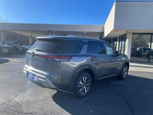 2025 Nissan Pathfinder SL 4WD