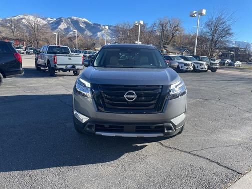 2025 Nissan Pathfinder SL 4WD