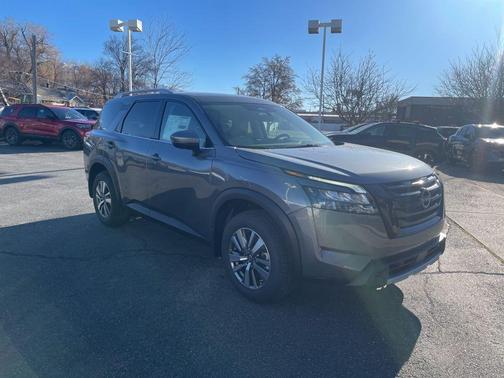 2025 Nissan Pathfinder SL 4WD