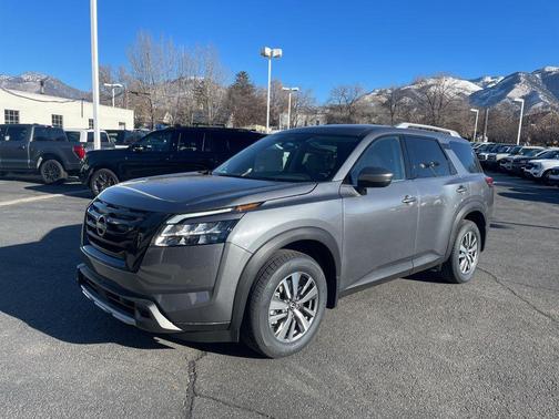 2025 Nissan Pathfinder SL 4WD