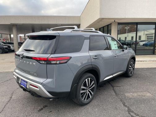 2025 Nissan Pathfinder Platinum 4WD