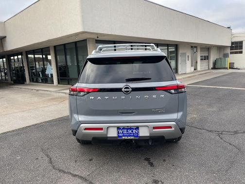 2025 Nissan Pathfinder Platinum 4WD