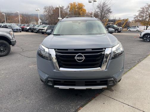 2025 Nissan Pathfinder Platinum 4WD