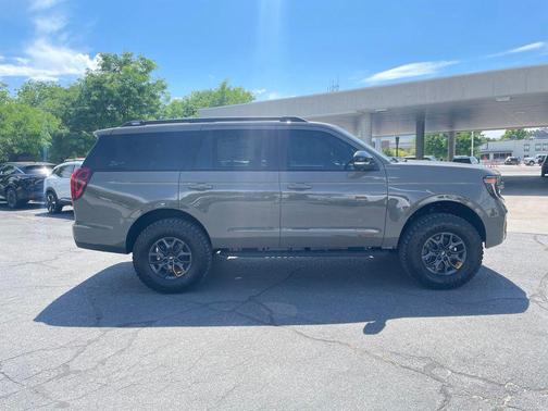 Marsh Gray 2026 Ford Expedition Tremor