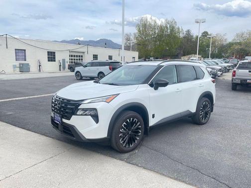 Everest White Pearl Tricoat 2026 Nissan Rogue Dark Armor