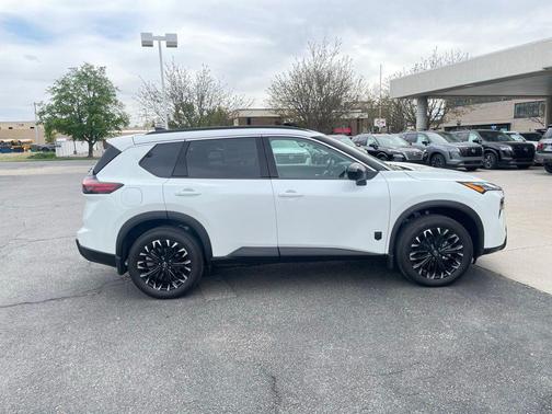 Everest White Pearl Tricoat 2026 Nissan Rogue Dark Armor