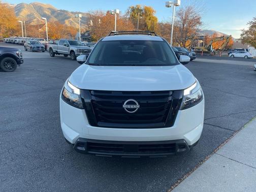 2025 Nissan Pathfinder SV 4WD