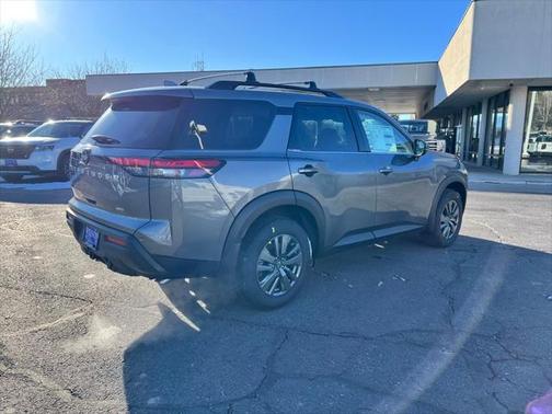 2025 Nissan Pathfinder SV 4WD