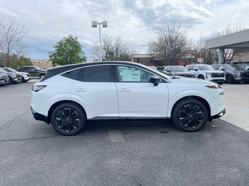 Everest White Pearl/Black 2026 Nissan Murano Platinum