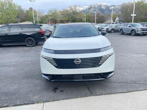 Everest White Pearl/Black 2026 Nissan Murano Platinum