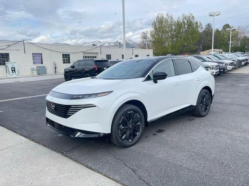 Everest White Pearl/Black 2026 Nissan Murano Platinum
