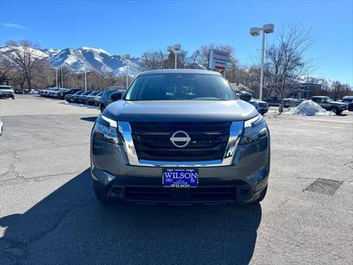 2025 Nissan Pathfinder S