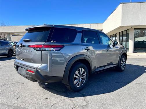 2025 Nissan Pathfinder S