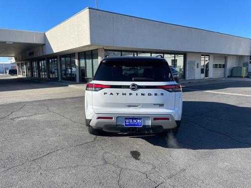 2025 Nissan Pathfinder Platinum 4WD