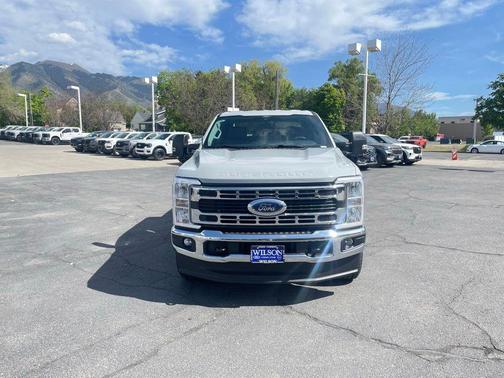 Avalanche 2026 Ford F-350 XLT