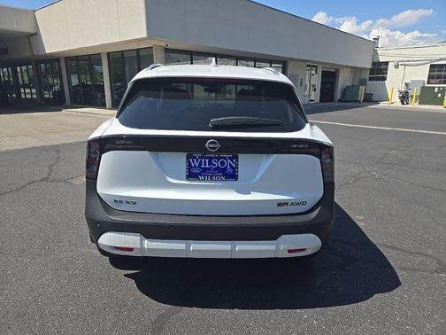 2025 Nissan Kicks SR