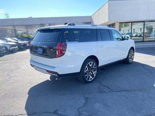 Star White Metallic Tri-Coat 2026 Ford Expedition Max Platinum