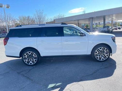 Star White Metallic Tri-Coat 2026 Ford Expedition Max Platinum