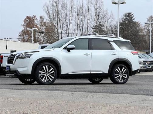 2025 Nissan Pathfinder Platinum 4WD