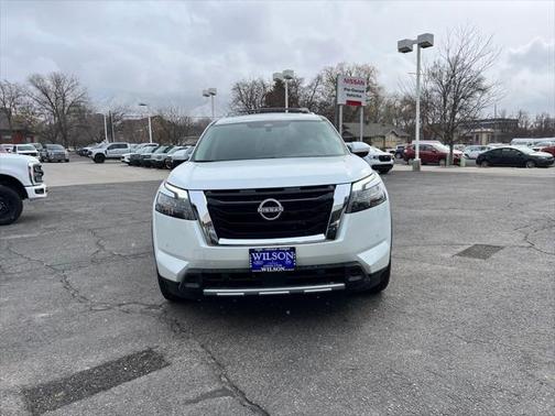 2025 Nissan Pathfinder Platinum 4WD
