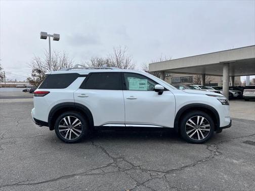2025 Nissan Pathfinder Platinum 4WD
