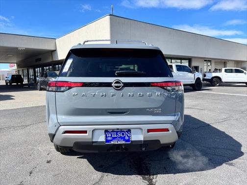 2025 Nissan Pathfinder Platinum 4WD
