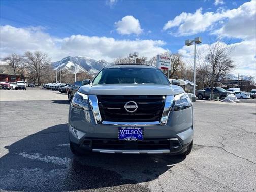 2025 Nissan Pathfinder Platinum 4WD