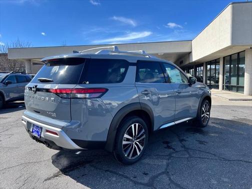 2025 Nissan Pathfinder Platinum 4WD