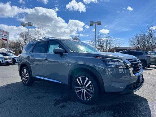 2025 Nissan Pathfinder Platinum 4WD